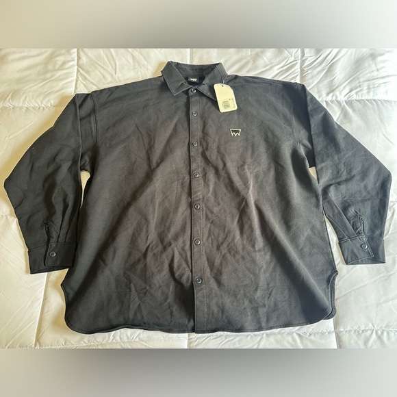 New Men’s Levi’s Size Medium Button Up in Black - Picture 1 of 3